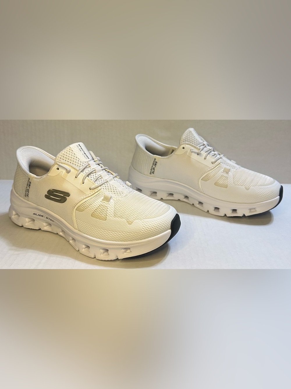 SKECHERS Slip-ins Glide-Step Hands Free Wide Fit Mesh Shoes Women’s Size 6.5